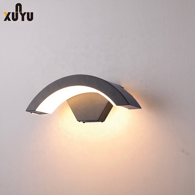 una parete moderna di 90 lm/w LED accende la lampada da parete a prova d'umidità del balcone